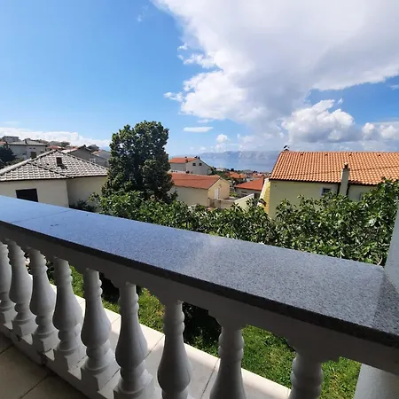 Mila * Novi Vinodolski